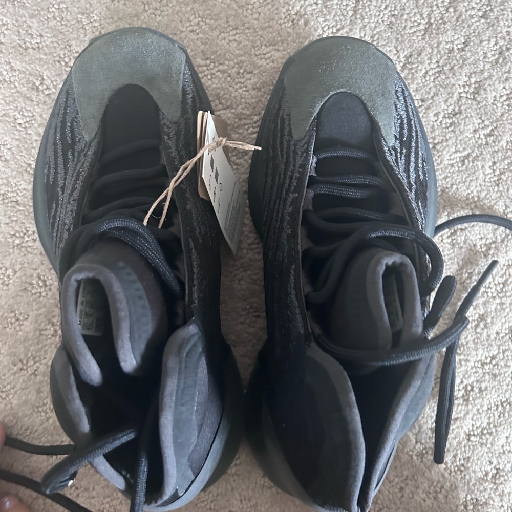 Yeezy Boost - Picture 3 of 4